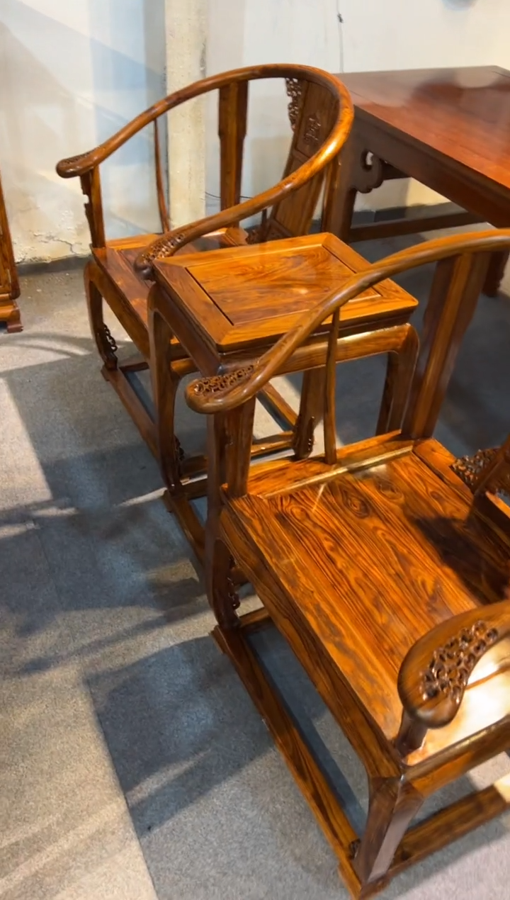 【闪购商品】花梨木类木雕椅子一对