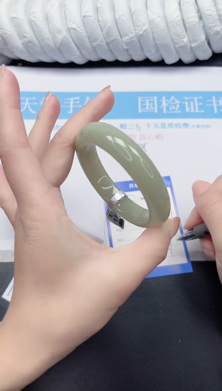 未镶嵌手镯石英质玉44-59.1D