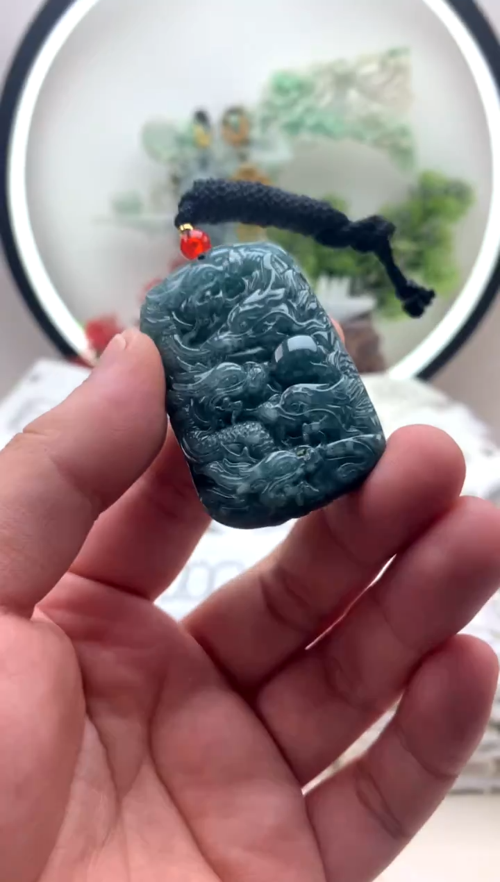 颈饰未镶嵌翡翠龙牌【有瑕疵】