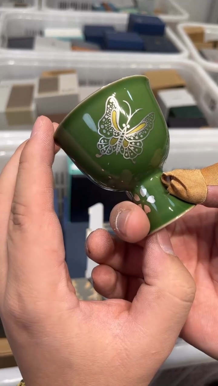 绿蝴蝶高足白里杯