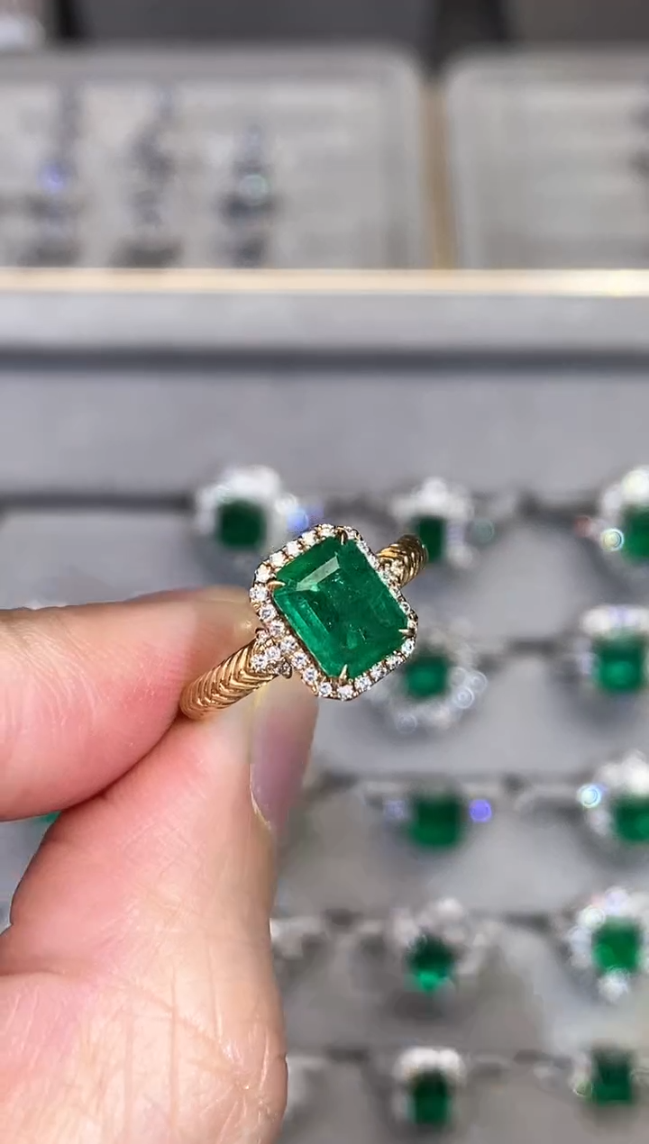 【闪购商品】祖母绿戒指18K金镶嵌1.39ct/新年开工价