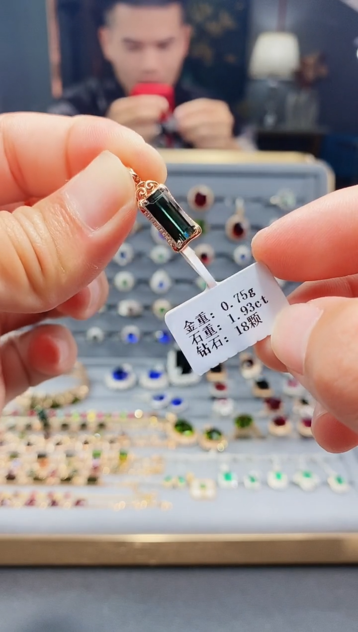 【闪购商品】碧玺颈饰18K金镶嵌1.93.