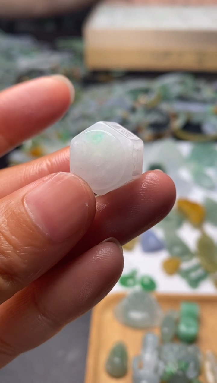 定制翡翠未镶嵌毛货翡翠~