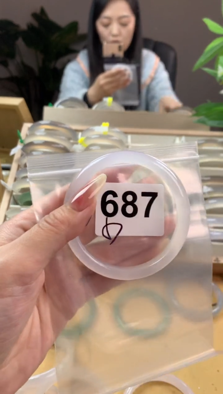 【闪购商品】玛瑙/玉髓手镯未镶嵌687