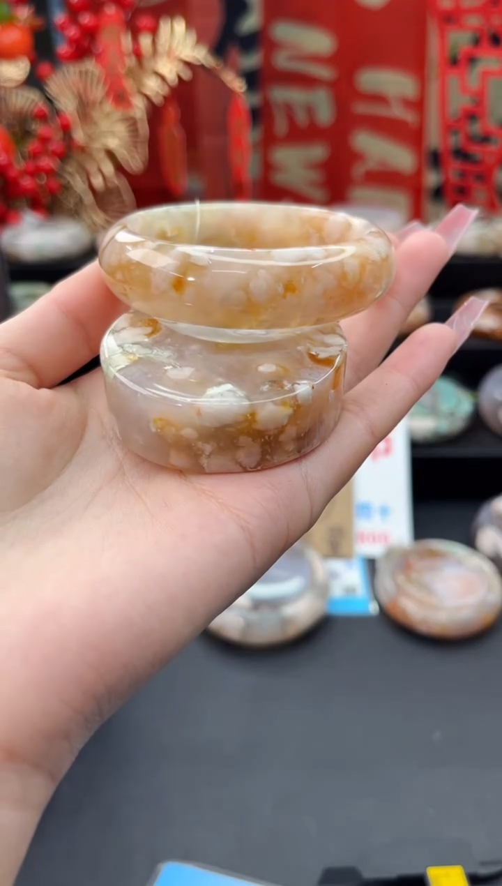 【闪购商品】石英质玉手镯未镶嵌赠送镯心（53圈口）