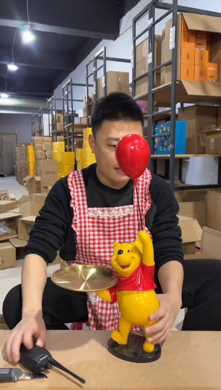 【闪购商品】杯树脂维尼举气球托盘摆件