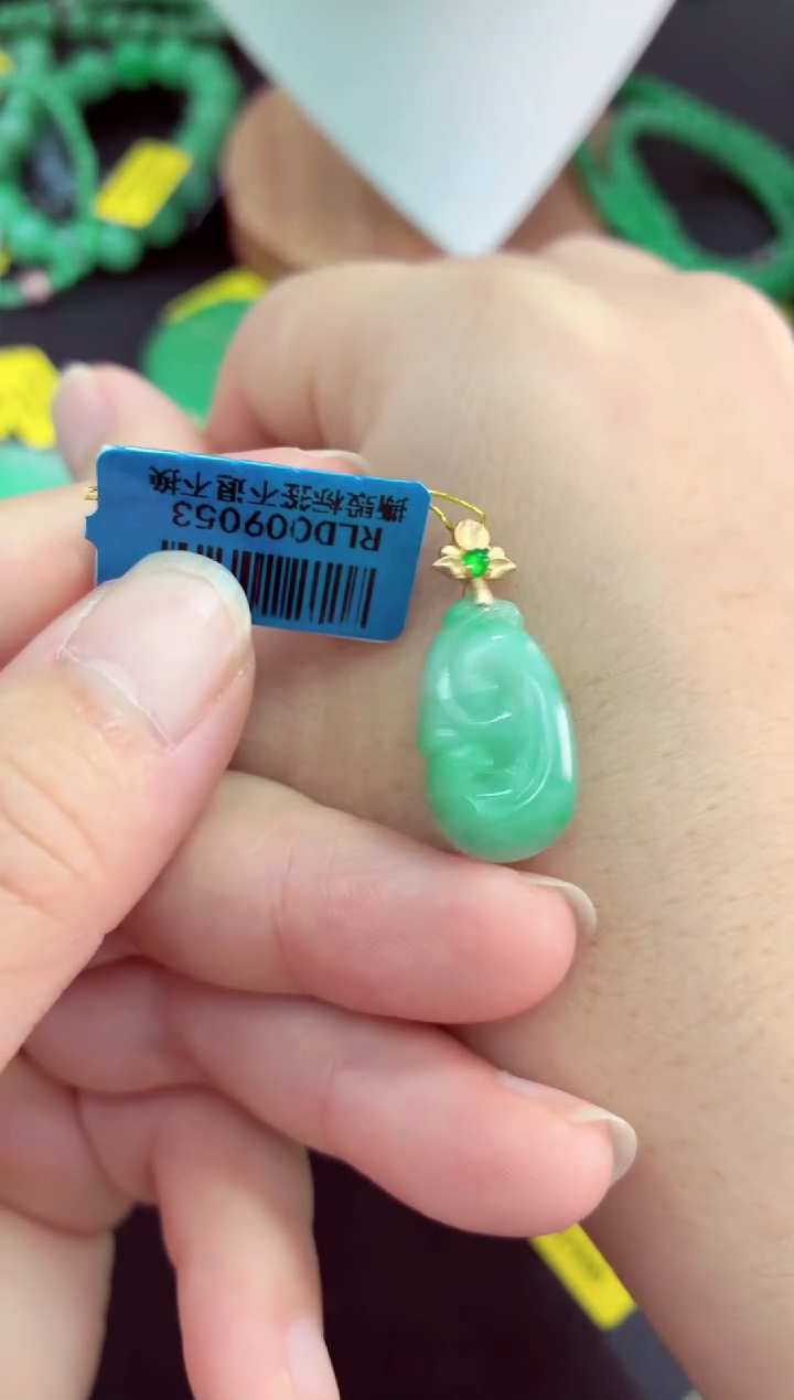 吊坠(不含链)未镶嵌翡翠挂件