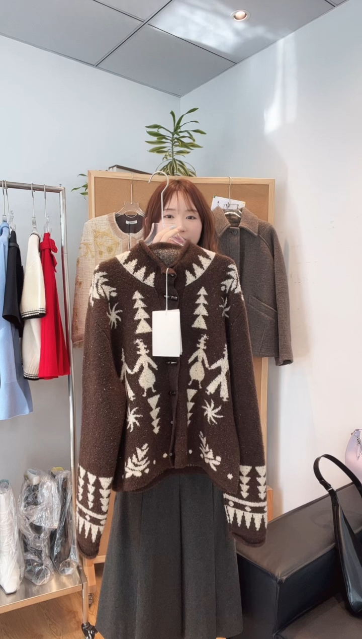 编号010  新款 针织开衫毛衣M码  待开价 