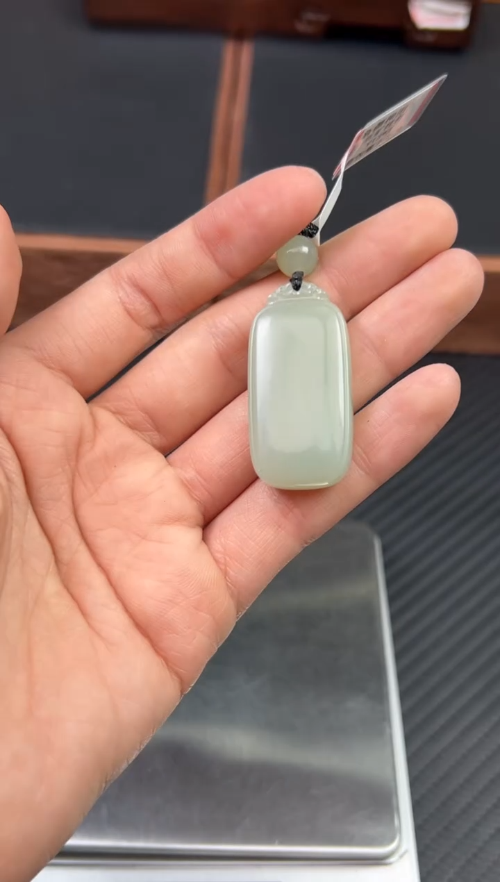 【闪购商品】和田玉未镶嵌吊坠(赠链)且末微色差近矿