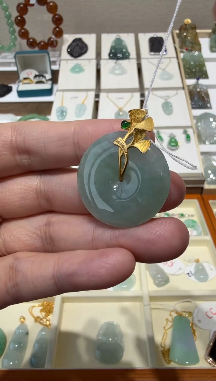 18K金镶嵌挂件翡翠A货翡翠多样性孤品