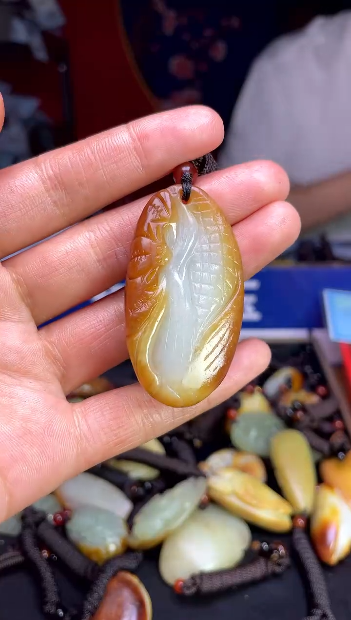 和田玉未镶嵌颈饰1