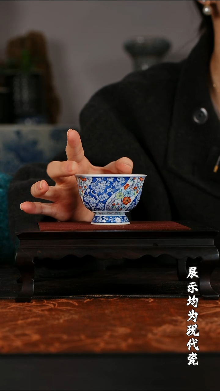 【栗子严选】涂杏花斗彩开瓣蓝地冰梅高足杯