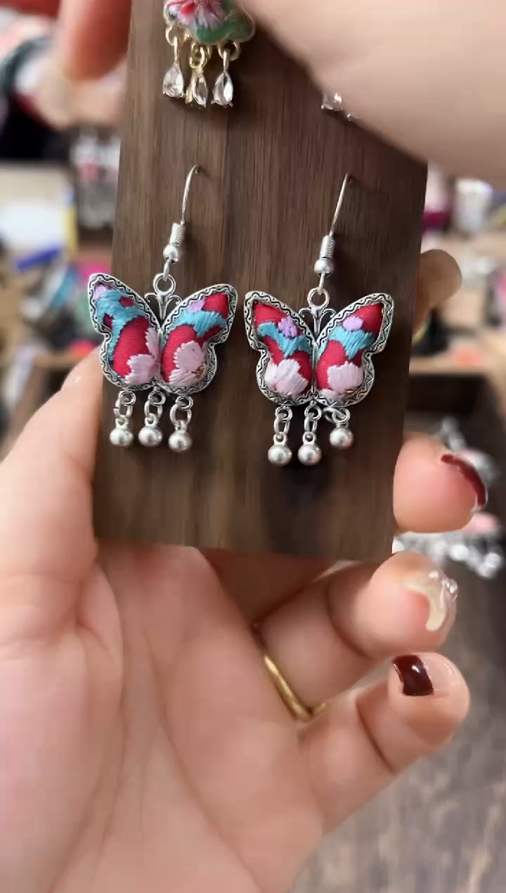 【闪购商品】织绣民族风老绣饰品142