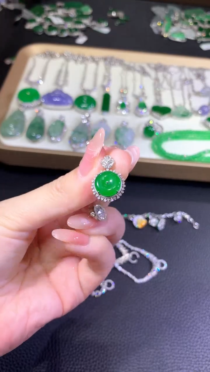 翡翠18K金镶嵌吊坠(不含链)19-扣子