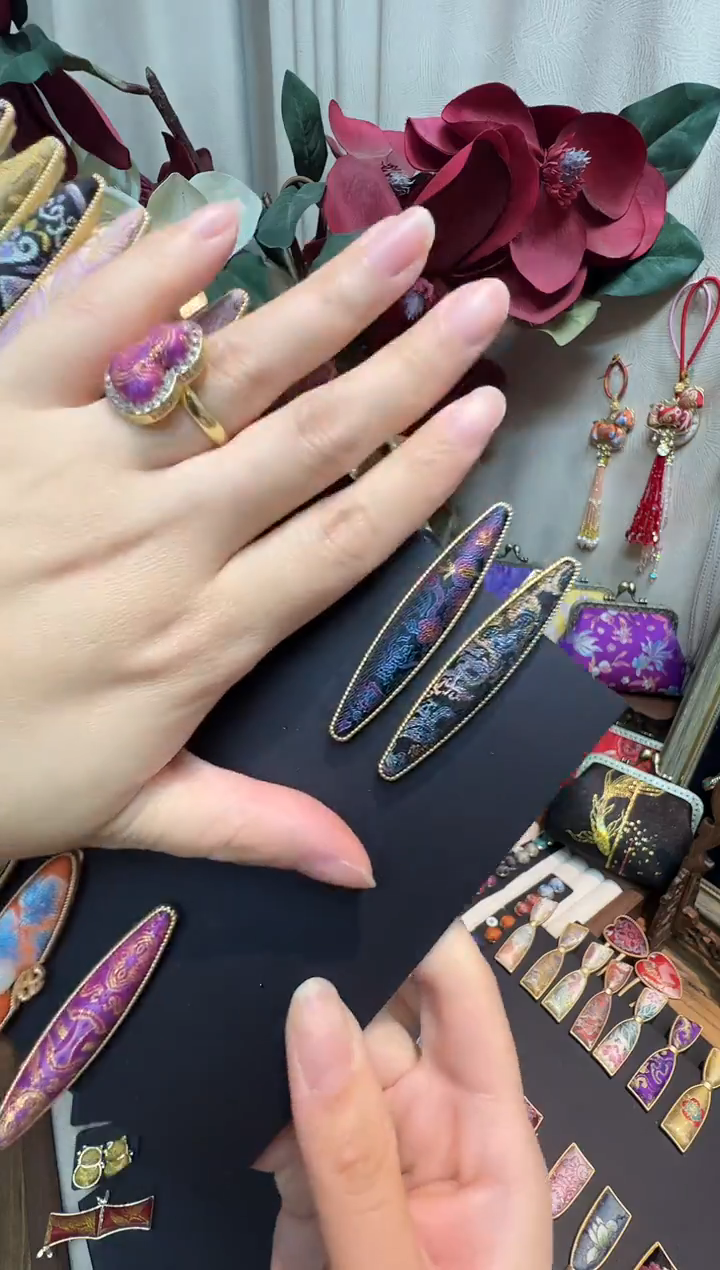 譯*【孤品车12,28】苏地雪舞梅圆，上久楷八达晕鸭嘴夹 共2 