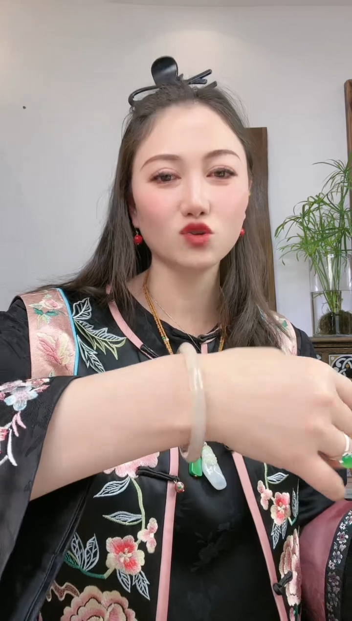 【闪购商品】石英质玉手镯合金60