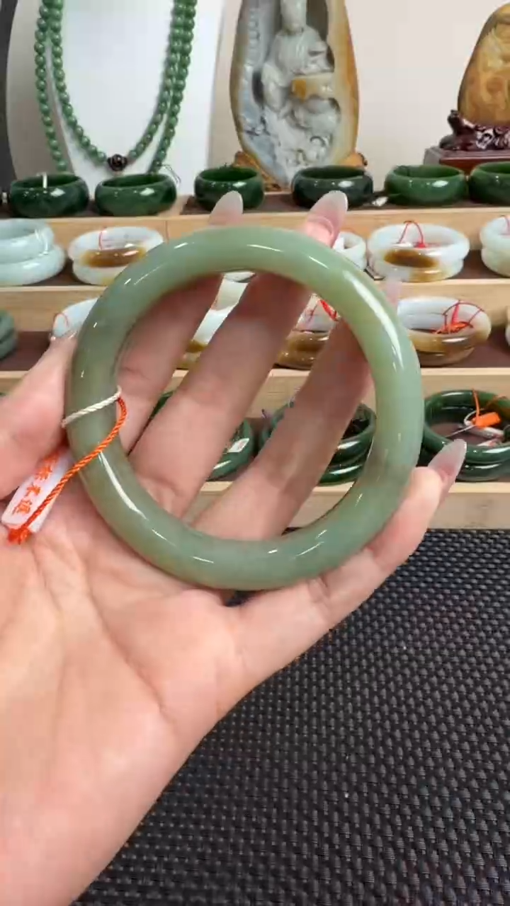 颈饰未镶嵌和田玉手镯60