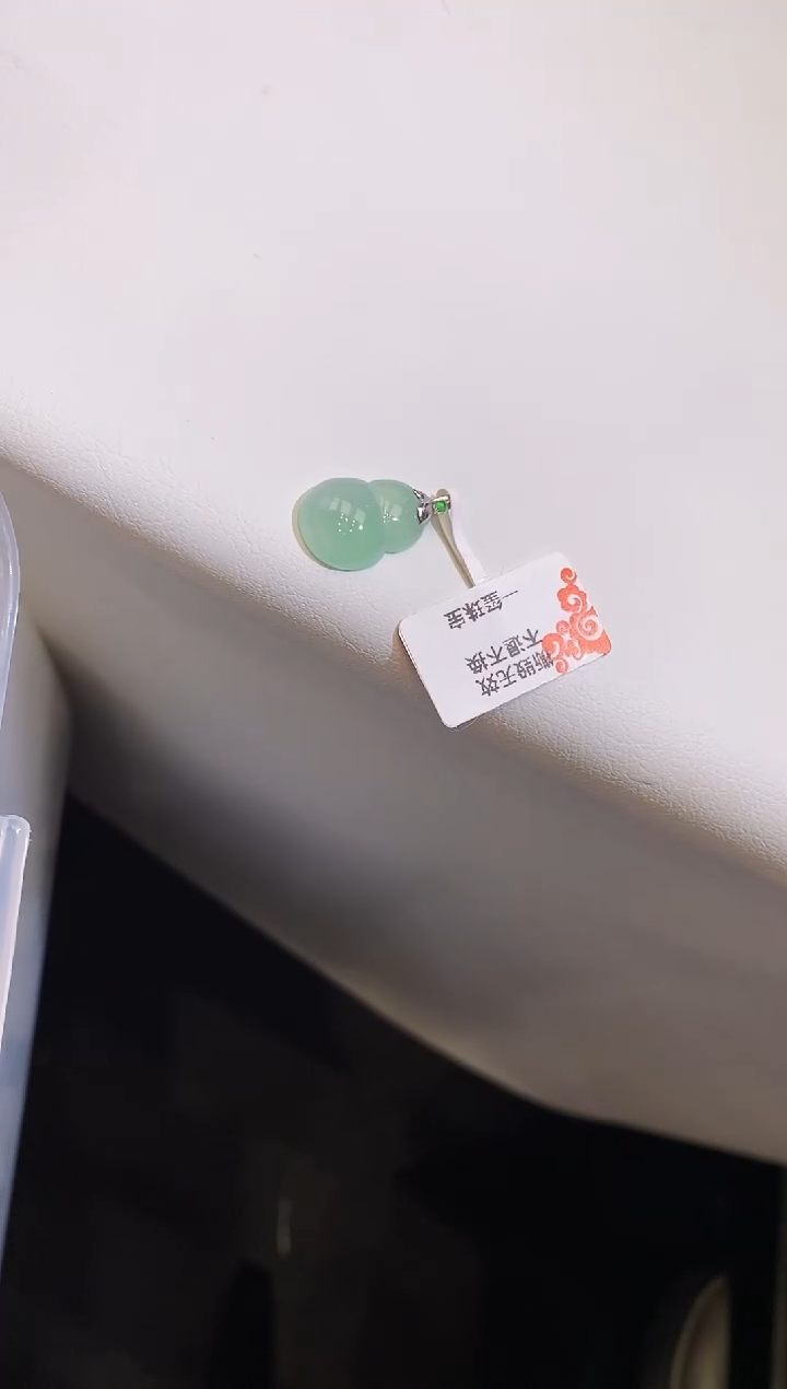 吊坠(不含链)18K金镶嵌翡翠葫芦