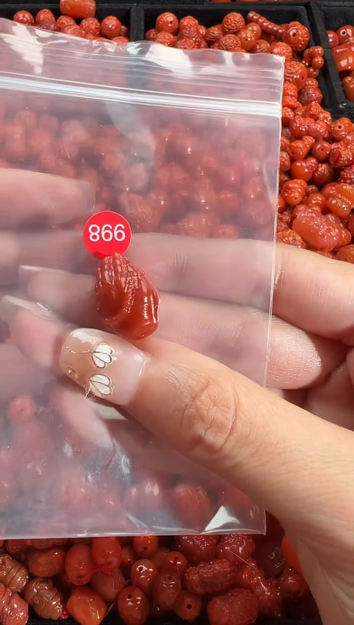 颈饰未镶嵌南红玛瑙1