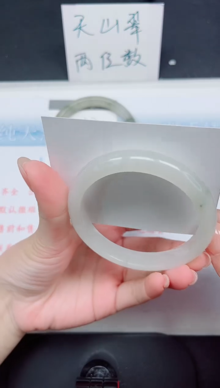 【闪购商品】石英质玉手镯未镶嵌23-58.6