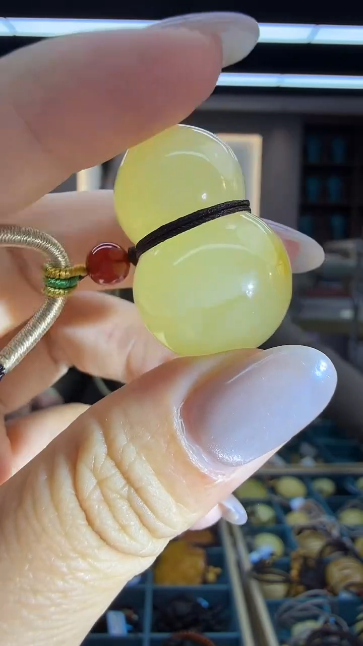 琥珀颈饰未镶嵌107秒拍号 假一罚三 