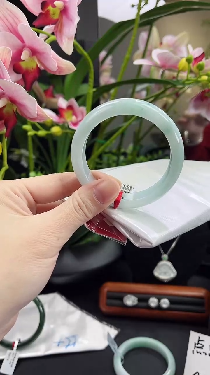 【闪购商品】翡翠手镯未镶嵌正圈