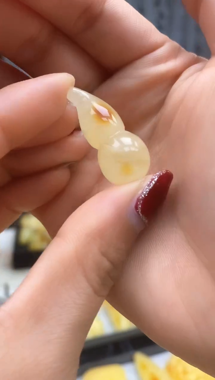 【闪购商品】琥珀裸石未镶嵌葫芦