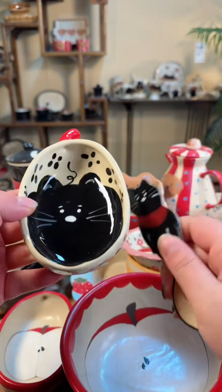 【闪购商品】红领巾猫咪碗高温瓷器