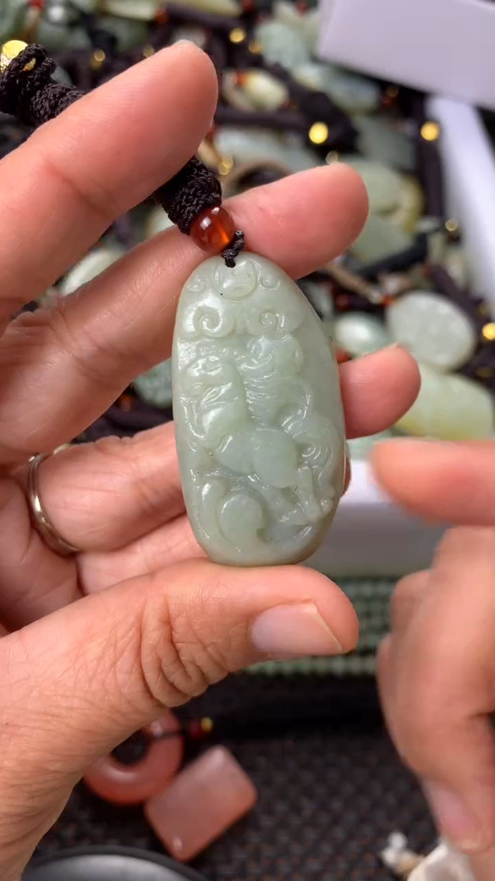 【闪购商品】和田玉颈饰未镶嵌多样性发货没有证书拍一发一有瑕