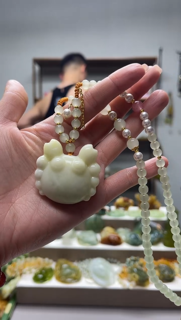 未镶嵌岫玉吊坠.