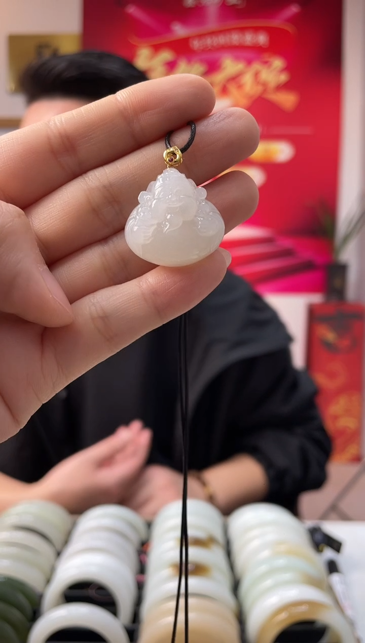 【闪购商品】和田玉颈饰18K金镶嵌白玉财神吊坠一件