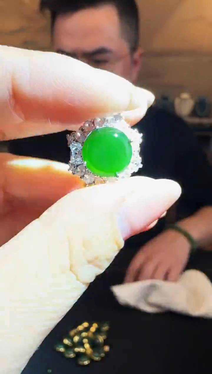 银S925镶嵌戒指和田玉圆蛋面