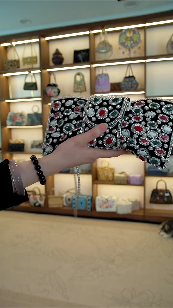 织物24百格汇手工串珠包