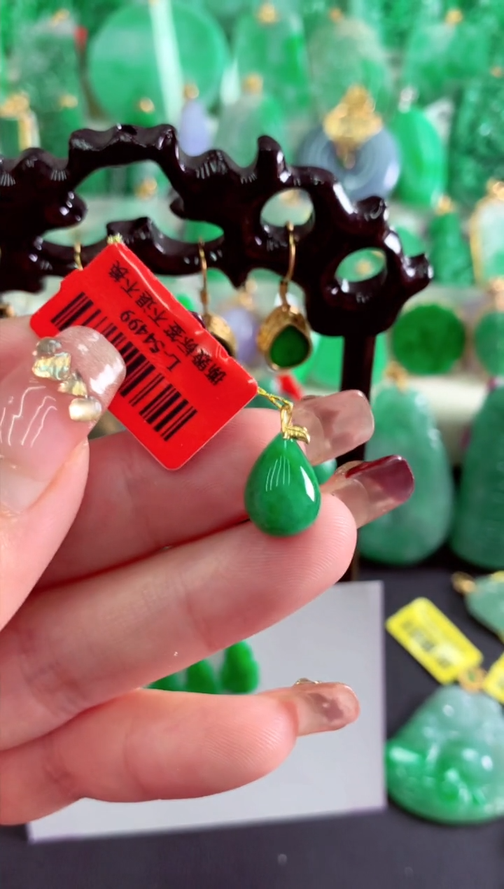 【闪购商品】翡翠吊坠(不含链)18K金镶嵌挂件