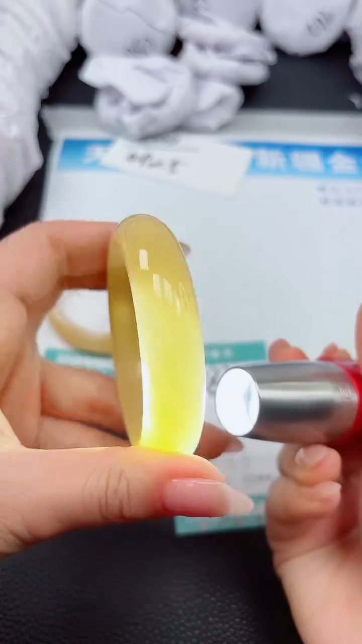 【闪购商品】石英质玉手镯未镶嵌A282