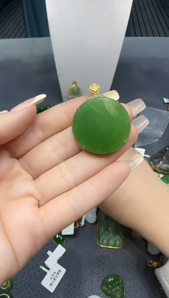 【闪购商品】和田玉挂件18K金镶嵌1