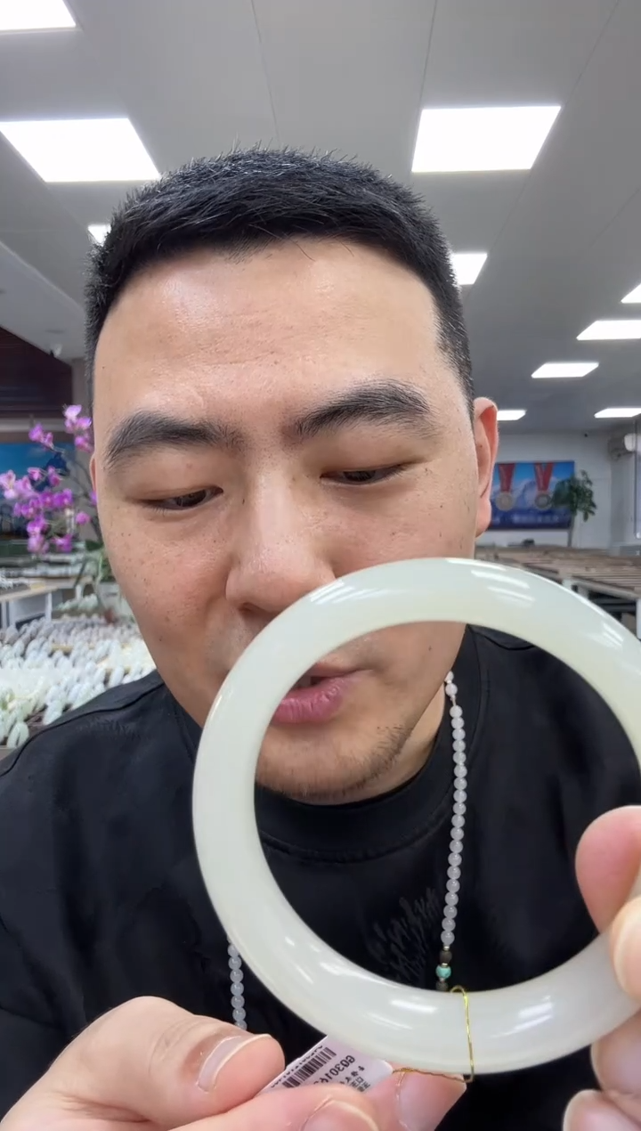 未镶嵌手镯和田玉有包容61  163