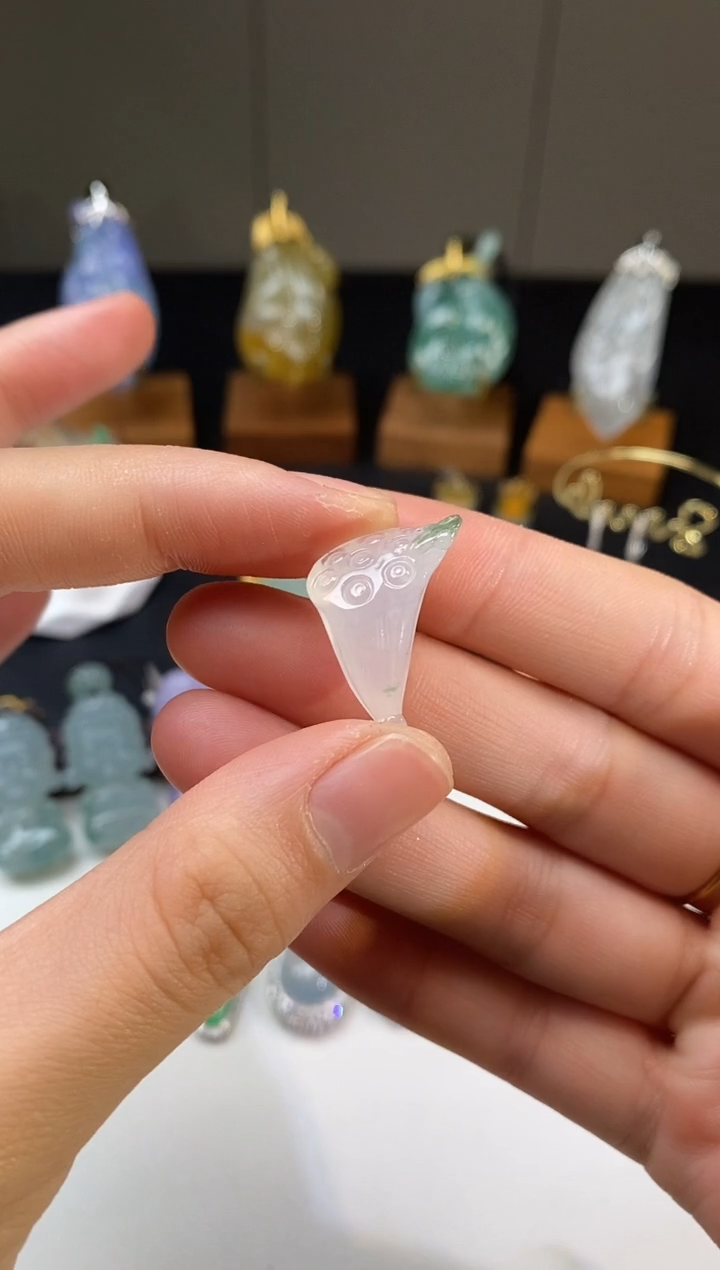 【闪购商品】翡翠吊坠(不含链)未镶嵌莲蓬