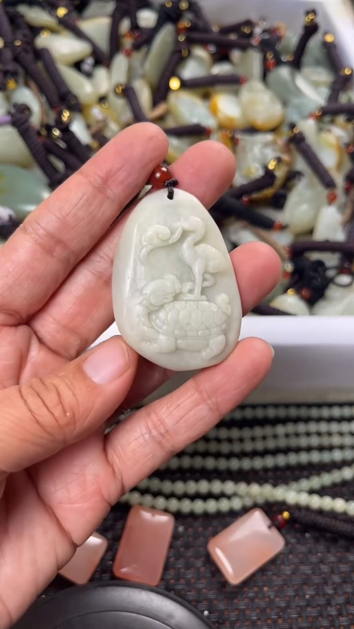 【闪购商品】和田玉颈饰未镶嵌多样性发货没有证书拍一发一有瑕