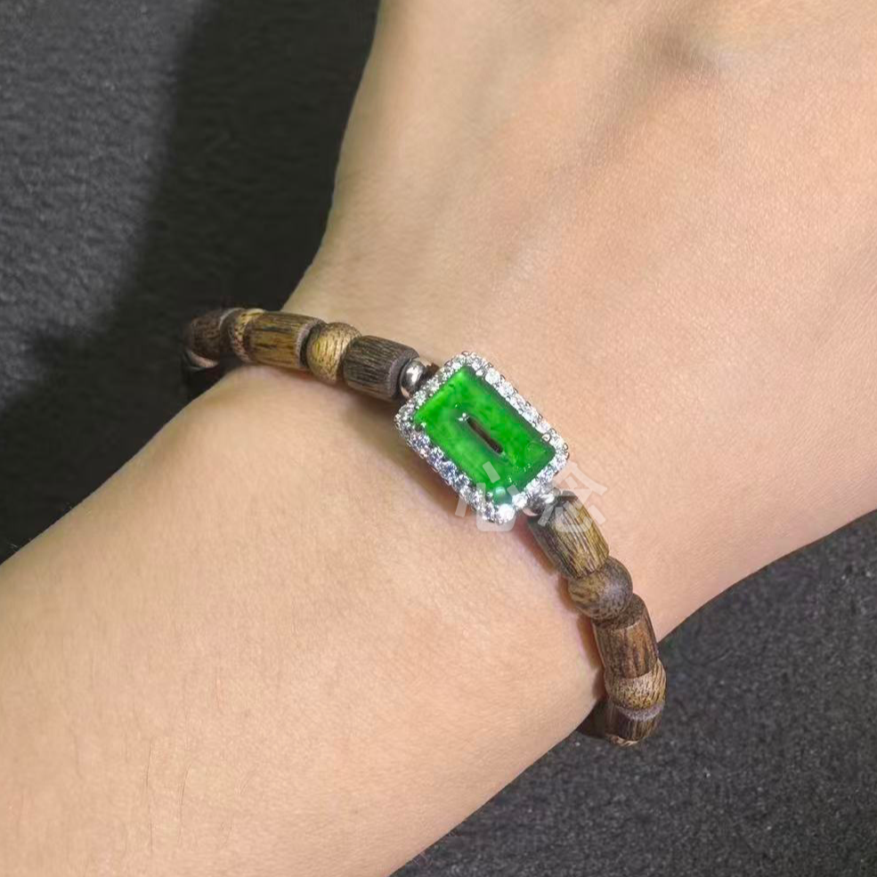 沉香手串绿奇楠圆珠加奇楠鼓珠天然翡翠方形平安扣九九分沉多样性