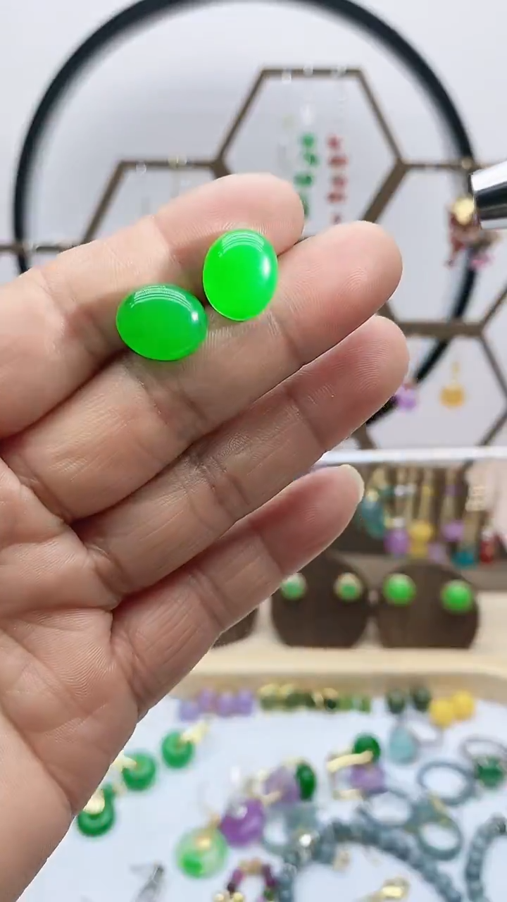 未镶嵌石英质玉（天山翠）耳饰500