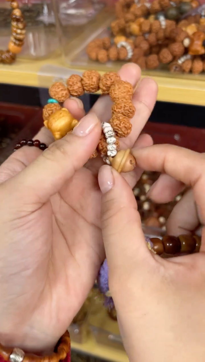 非洲檀香无事牌金刚趴趴猫