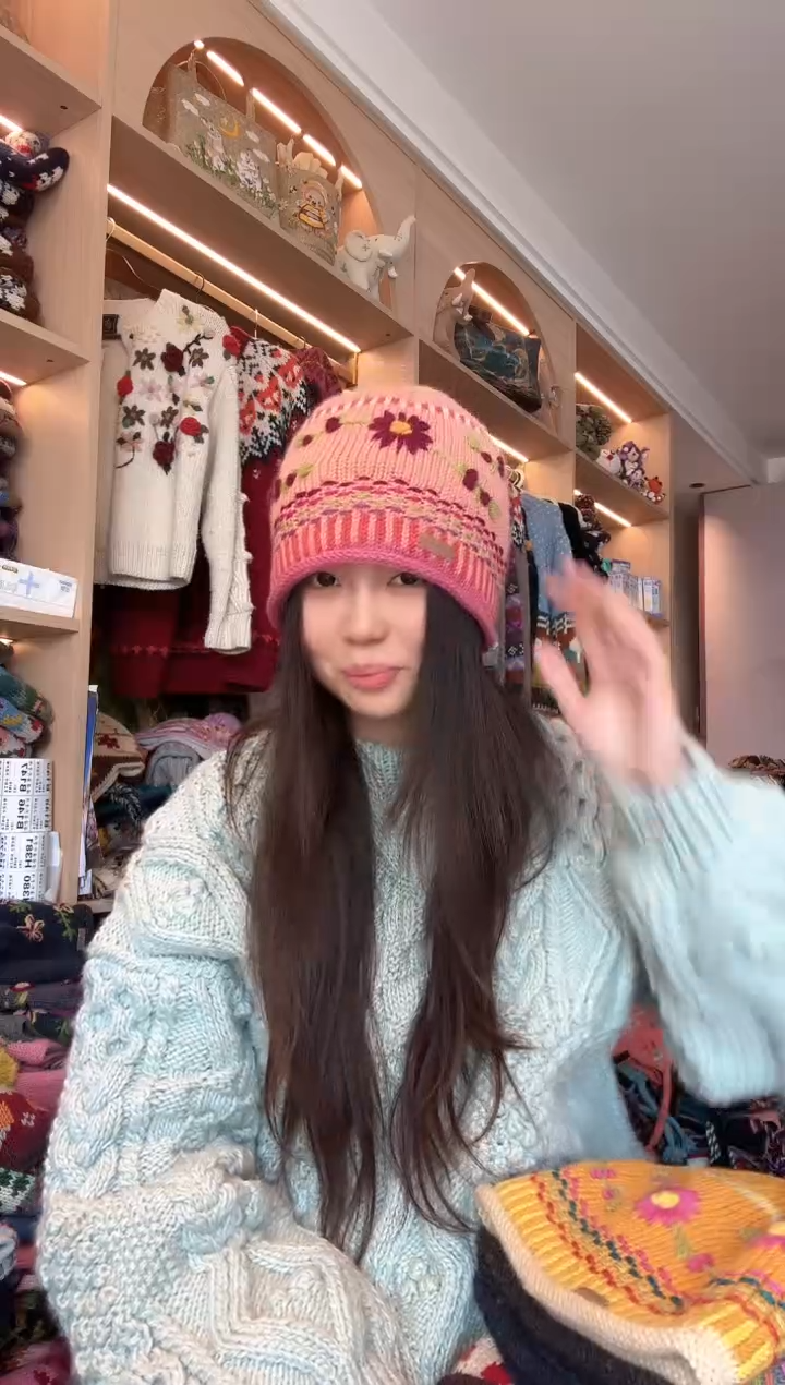 羊毛粉色卷边帽  