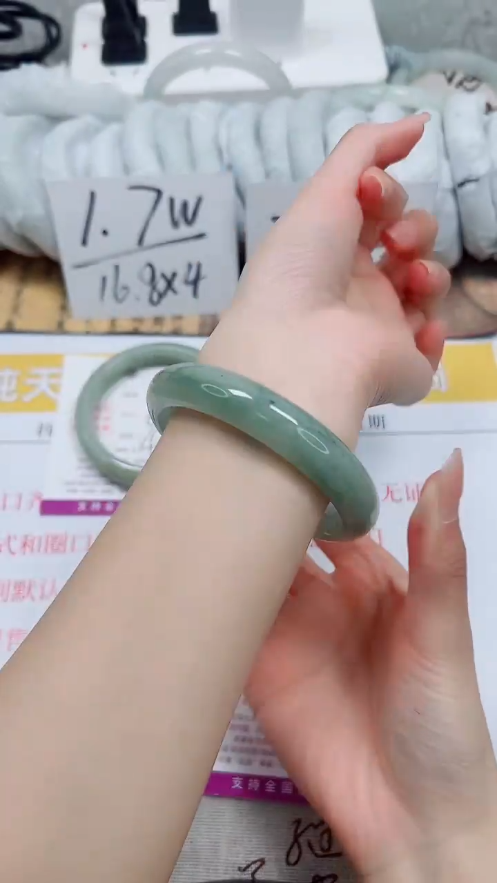 【闪购商品】石英质玉手镯未镶嵌k138-61.62