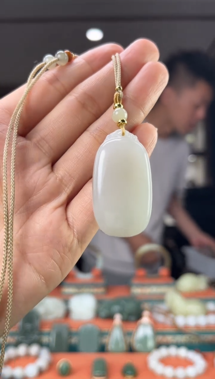 和田玉未镶嵌颈饰佩佩