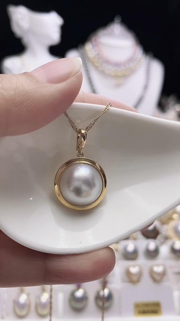 【闪购商品】拼合珍珠（马贝珠）颈饰18K金镶嵌海水马贝吊坠