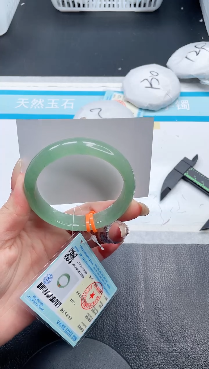【闪购商品】石英质玉手镯未镶嵌9V260-56
