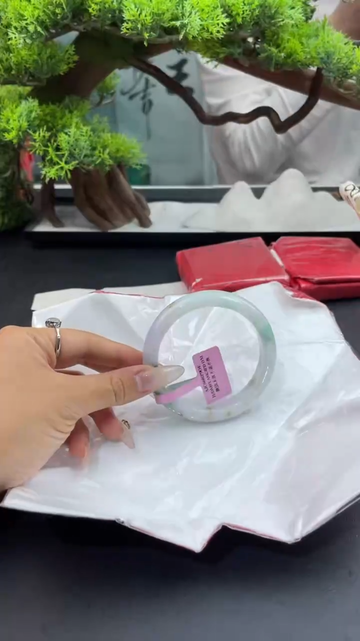 【闪购商品】翡翠手镯未镶嵌8翡翠手镯（微瑕）