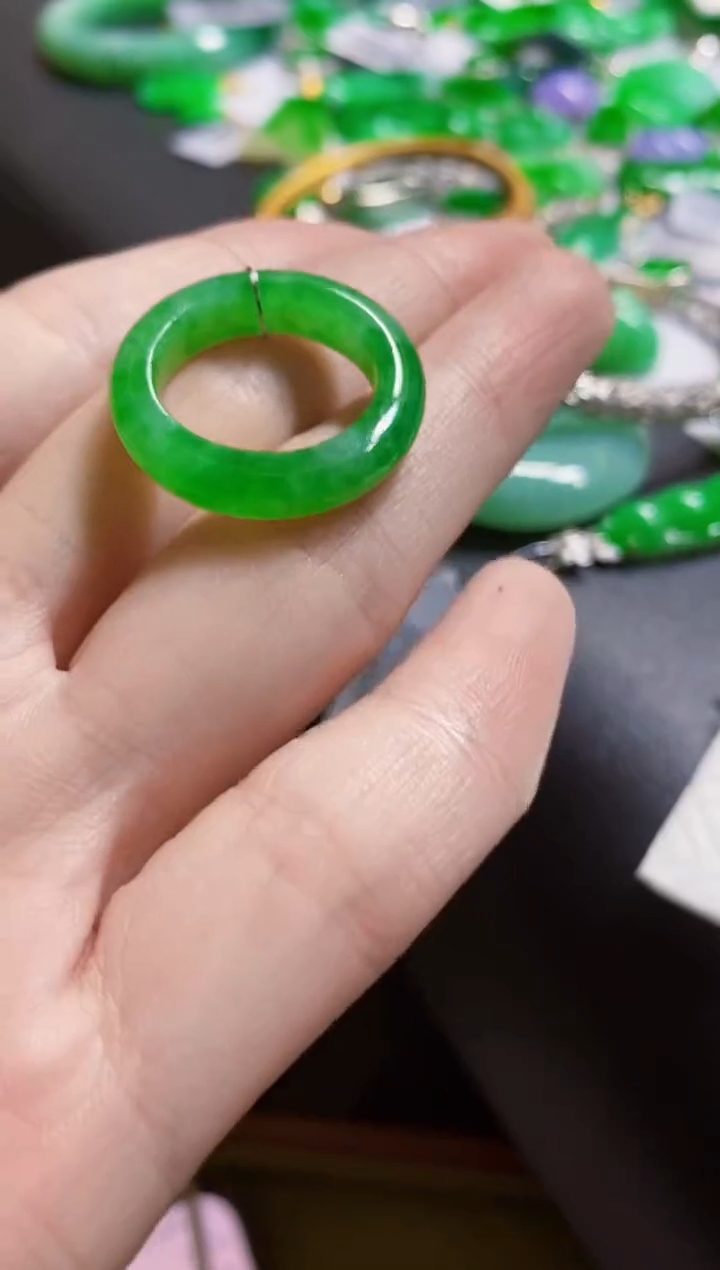 颈饰未镶嵌翡翠戒圈14