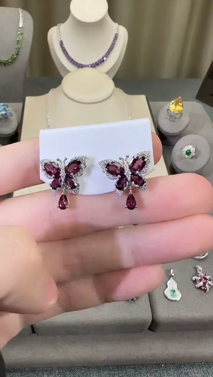 银S925镶嵌耳饰石榴石17mm耳钉蝴蝶款